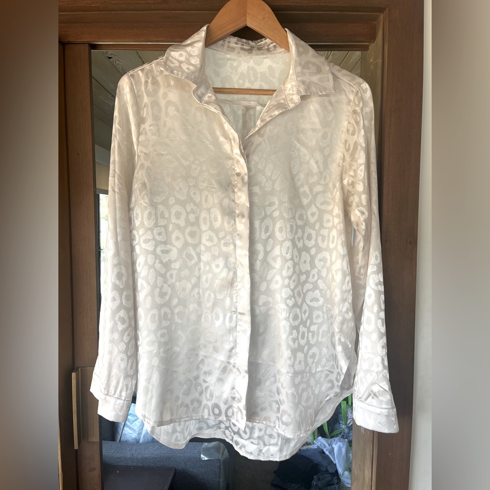 Womens white pearly leopard button up dress shirt/beach shirt size small